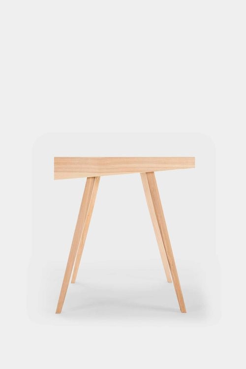 4.9 Desk - Magazin online